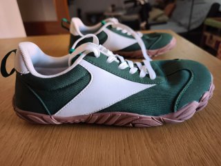Zapatillas barefoot verdes y blancas