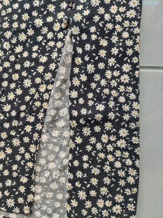 Falda H&M floral midi con abertura