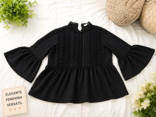 Blusa negra manga acampanada elegante