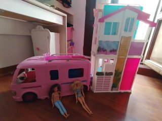 Casa, caravana y coches Barbie