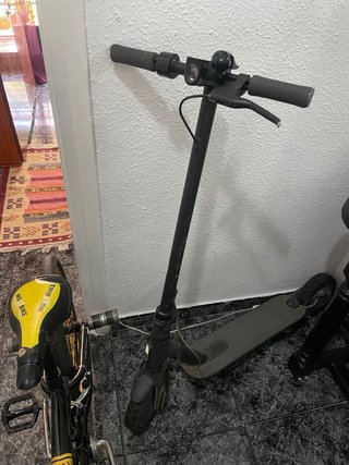 Bicicleta BMX y patinete eléctrico
