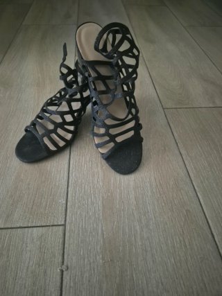 Sandalias Negras Brillantes Tacón Transparente