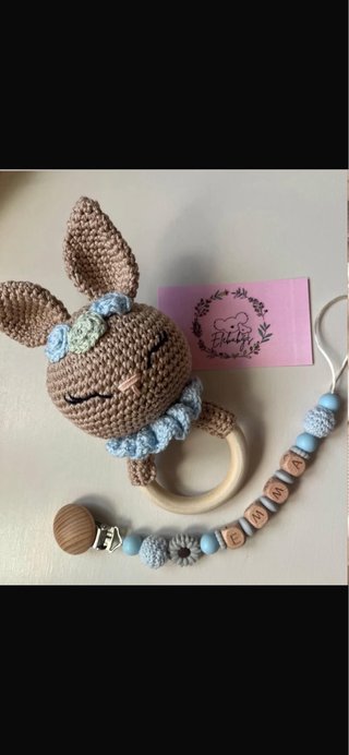 Pack Sonajero Conejo Amigurumi y Chupetero