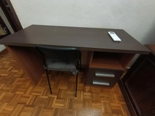 Escritorio madera y plástico