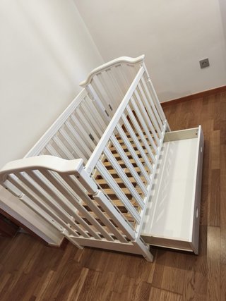 Cuna de “Mi cuna”de bebé blanca con cajón