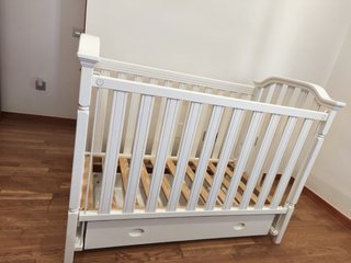 Cuna de “Mi cuna”de bebé blanca con cajón
