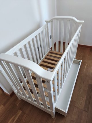 Cuna de “Mi cuna”de bebé blanca con cajón