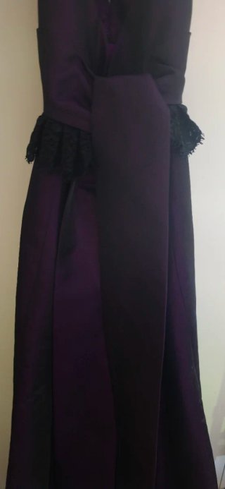 Vestido largo morado y negro