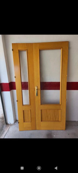 Puerta de comedor de madera
