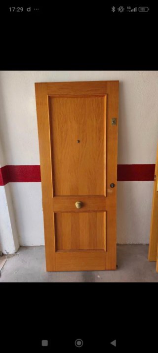 Puerta de comedor de madera