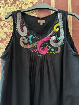 Top mujer negro con bordado