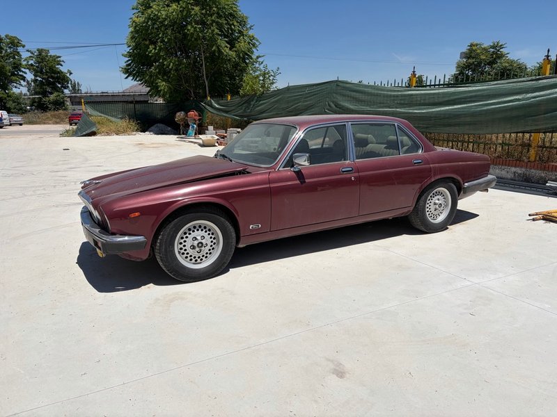 Jaguar XJ 1986 - foto 1