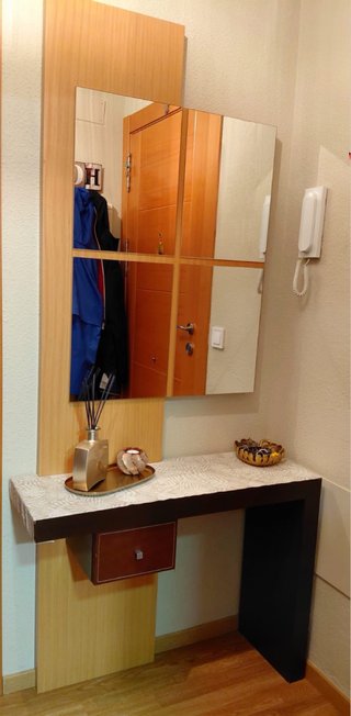 Mueble de entrada con espejo