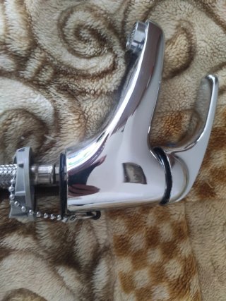 Grifo monomando Buades para lavabo. Diseño moderno