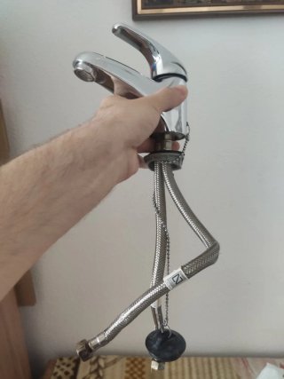 Grifo monomando Buades para lavabo. Diseño moderno