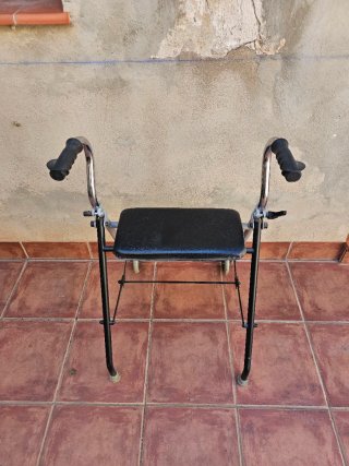 Andador para mayores con asiento