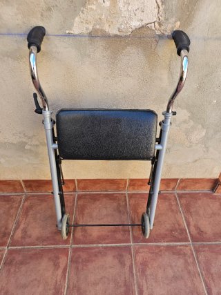 Andador para mayores con asiento