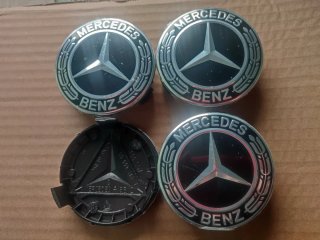 Tapabujes Mercedes full negro 74mm centro rueda