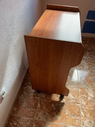 Mesa de ordenador con bandeja extraíble