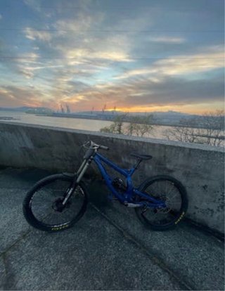 Bicicleta de Descenso Azul