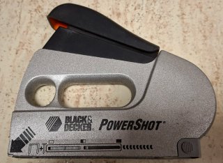 Pistola de grapas y clavos Black&Decker