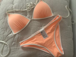 Bikini H&M Coral con Ribete Blanco