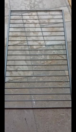 Scaffali metallici argentati