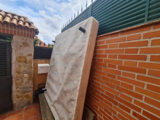 Base tapizada beige y marrón flex