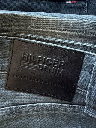 Lote de 2 camisas y 2 vaqueros Tommy Hilfiger