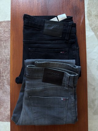 Lote de 2 camisas y 2 vaqueros Tommy Hilfiger