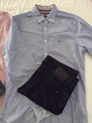 Lote de 2 camisas y 2 vaqueros Tommy Hilfiger