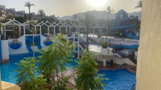 Acceso Benalbeach Piscinas y Toboganes