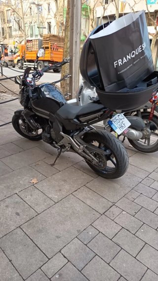 Kawasaki ER-6n Negra