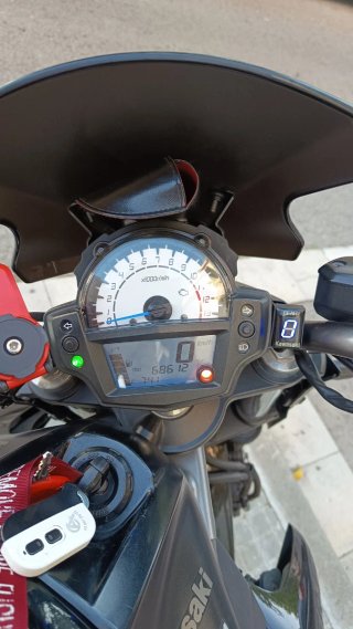 Kawasaki ER-6n Negra