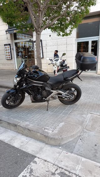 Kawasaki ER-6n Negra