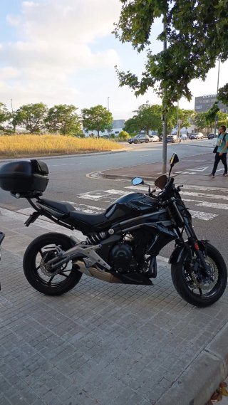 Kawasaki ER-6n Negra