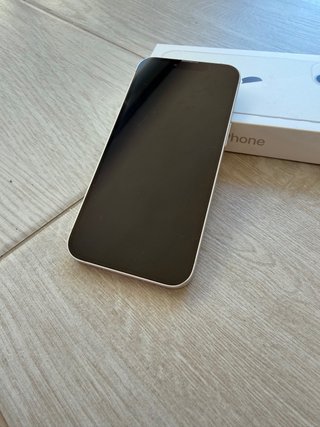 iPhone 13 128GB + 7 fundas regalo (con caja+cable)