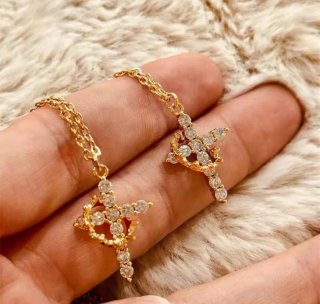 Collana Cruz Coronada Oro 18k con Zirconi