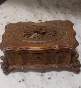 Caja antigua madera