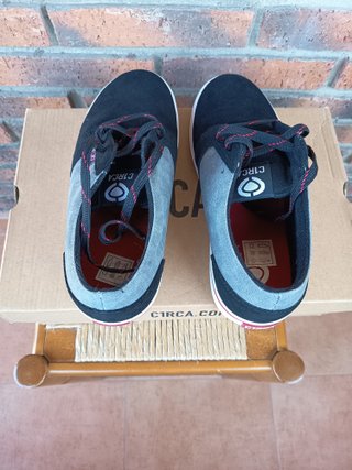 Zapatillas Circa Negras y Grises Nuevas