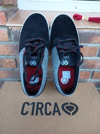 Zapatillas Circa Negras y Grises Nuevas