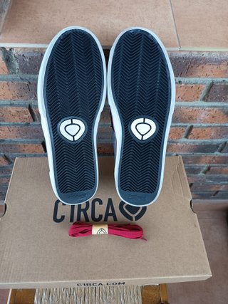 Zapatillas Circa Negras y Grises Nuevas