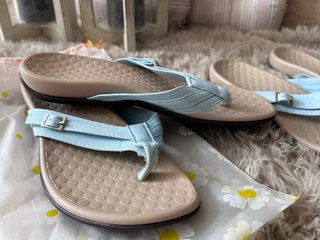 Sandalias Planas Beige y Azul talla 38 y talla 40