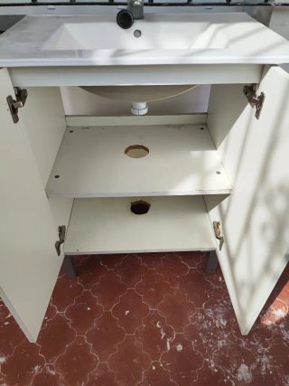 Mueble de baño lavabo blanco y plata