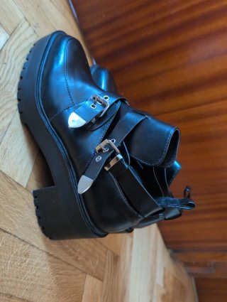Botines plataforma negros con hebillas