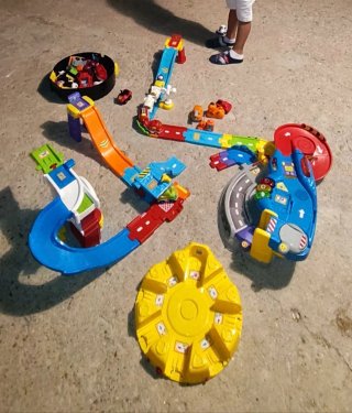 Pista V-tech con 8 coches