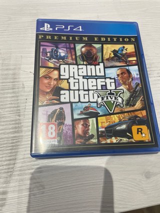 PS4 Blanca + 3 Mandos y 3 Juegos