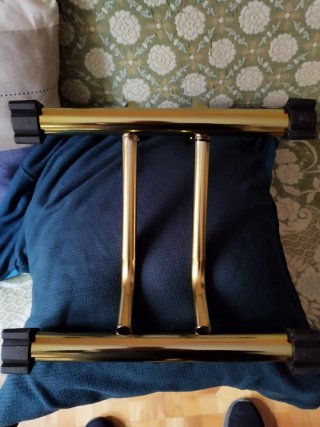 Soporte para bicicleta dorado
