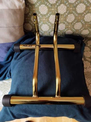 Soporte para bicicleta dorado