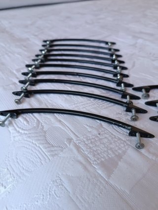 Tiradores negros para muebles de cocina